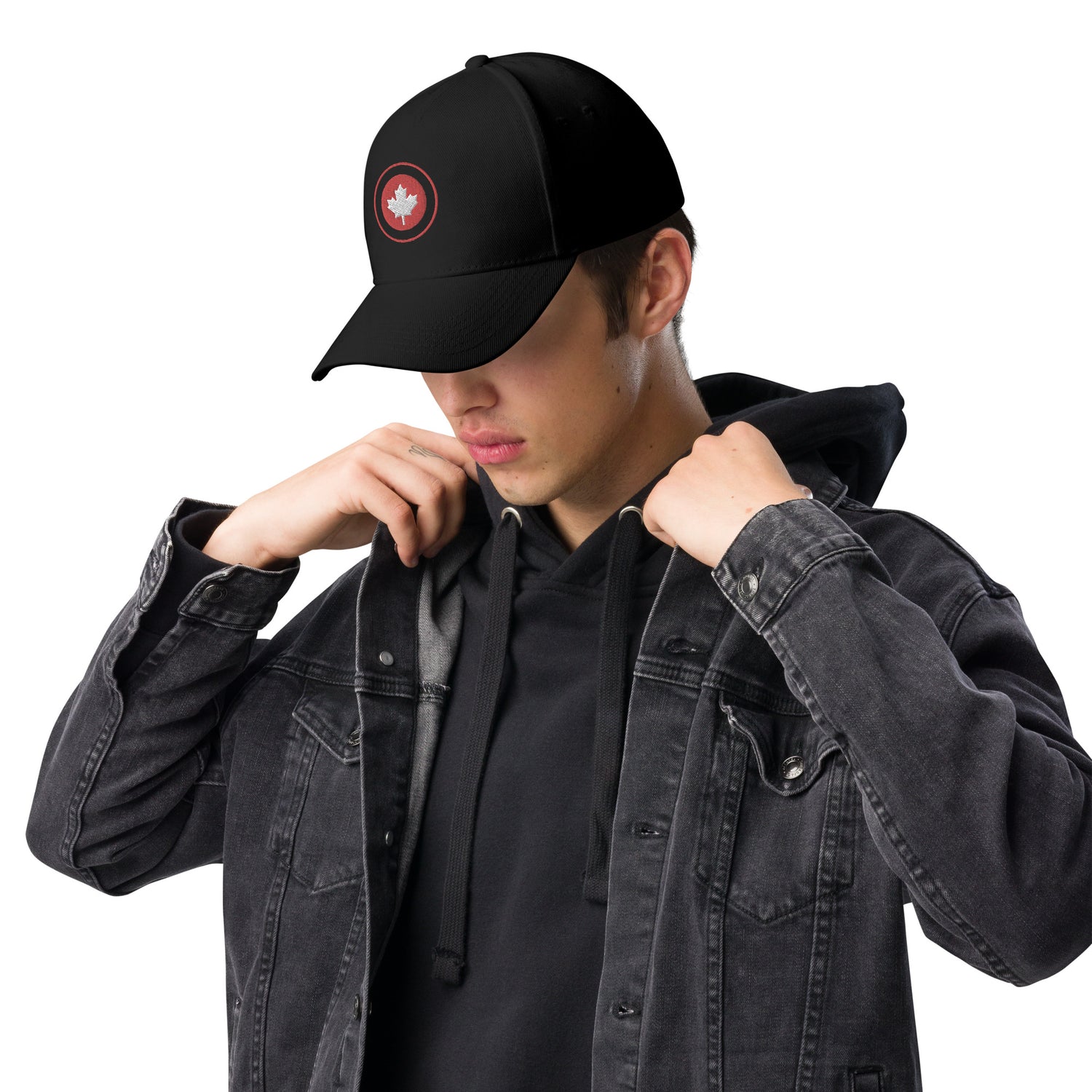 Some things just never go out of style, including a classic like this baseball cap. Add some interest to a gym outfit or put a sporty spin on any casual or streetweaCanadian Classic baseball cap